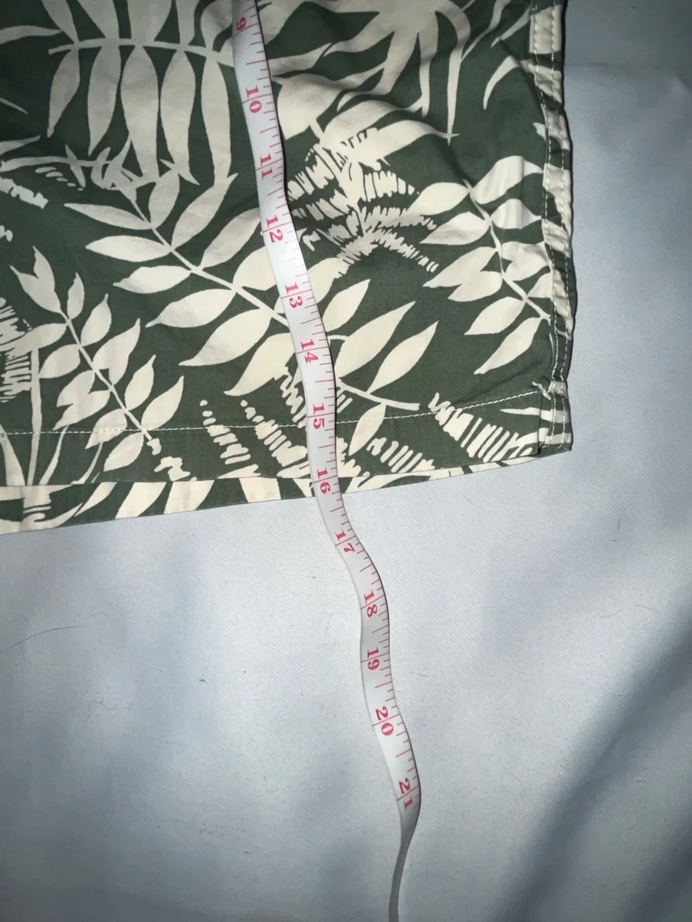 J. Crew Tropical Print Men’s Shorts Pockets Green Cream Drawstring Size Small